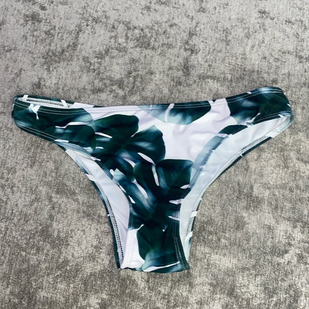 Shein green & white size Medium bikini bottom. {1123}